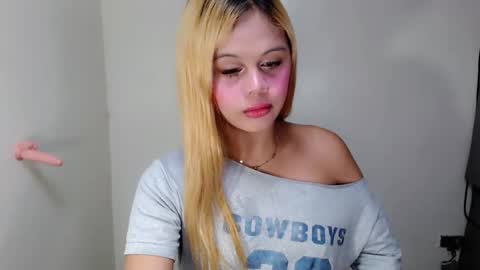 sinfulrose_ online show from April 5, 9:23 pm