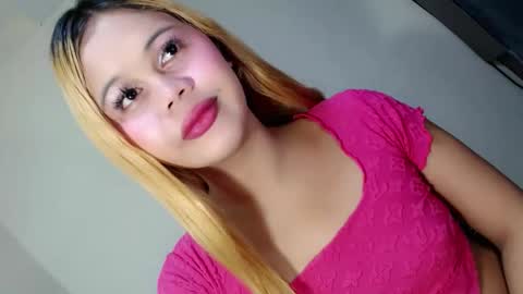 Snapshot of sinfulrose_ chatting on April 23, 10:34 pm sinfulrose_ online show from April 23, 10:34 pm