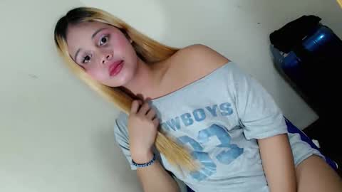Snapshot of sinfulrose_ chatting on May 1, 3:27 pm sinfulrose_ online show from May 1, 3:27 pm