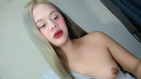 Snapshot of sinfulrose_ chatting on May 4, 10:28 pm sinfulrose_ online show from May 4, 10:28 pm