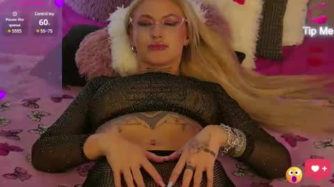 Snapshot of sinners_muse chatting on February 24, 9:10 am Sinners Muse online show from February 24, 9:10 am