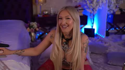 Snapshot of sinners_muse chatting on October 3, 8:11 am Sinners Muse online show from October 3, 8:11 am