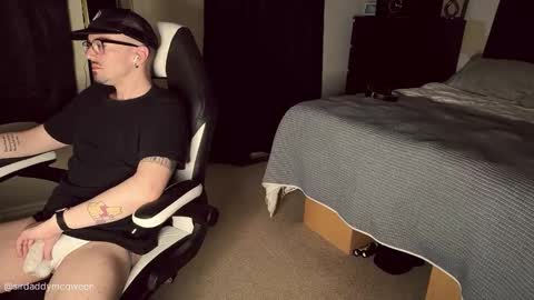 Sir Daddy McQween online show from February 4, 7:03 am