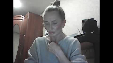 Snapshot of siren_voise chatting on February 19, 1:18 pm siren_voise online show from February 19, 1:18 pm