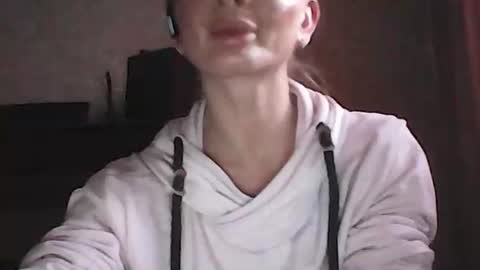 Snapshot of siren_voise chatting on March 1, 12:18 pm siren_voise online show from March 1, 12:18 pm