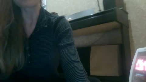 Snapshot of siren_voise chatting on March 2, 2:24 pm siren_voise online show from March 2, 2:24 pm