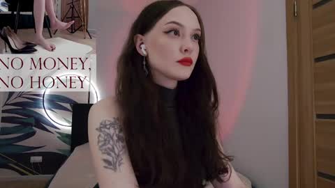 Snapshot of sirenaswhisper chatting on April 21, 10:34 pm Goddess Sirena online show from April 21, 10:34 pm