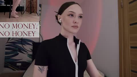 Snapshot of sirenaswhisper chatting on April 23, 9:50 pm Goddess Sirena online show from April 23, 9:50 pm
