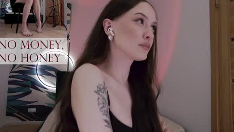 Snapshot of sirenaswhisper chatting on May 5, 9:01 pm Goddess Sirena online show from May 5, 9:01 pm