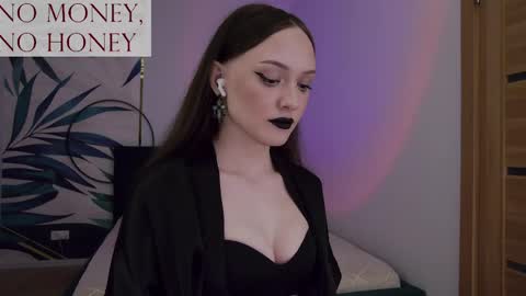 Snapshot of sirenaswhisper chatting on May 15, 10:39 pm Goddess Sirena online show from May 15, 10:39 pm