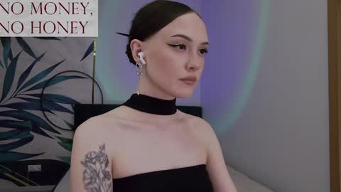 Snapshot of sirenaswhisper chatting on June 8, 7:58 pm Goddess Sirena online show from June 8, 7:58 pm