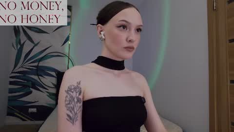 Snapshot of sirenaswhisper chatting on July 4, 7:42 pm Goddess Sirena online show from July 4, 7:42 pm
