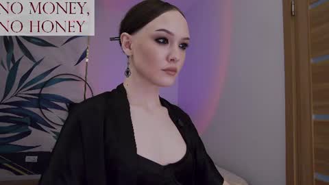 Snapshot of sirenaswhisper chatting on July 7, 6:47 am Goddess Sirena online show from July 7, 6:47 am