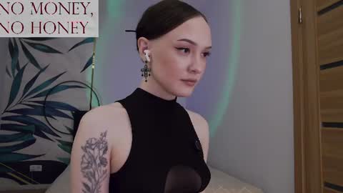 Snapshot of sirenaswhisper chatting on July 21, 10:45 pm Goddess Sirena online show from July 21, 10:45 pm