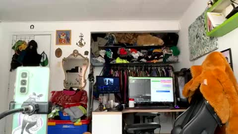 siriss_boyrag online show from June 6, 1:05 pm