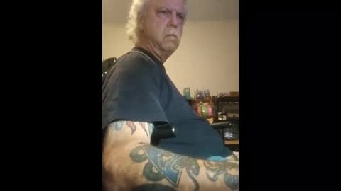 Snapshot of sirlancealot10011 chatting on October 1, 3:56 am steve online show from October 1, 3:56 am