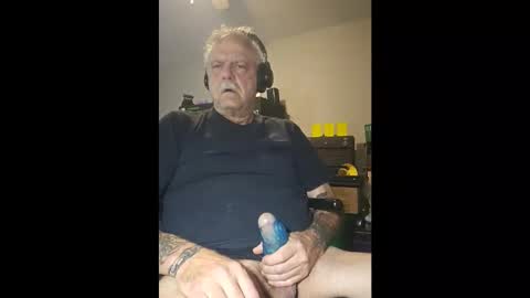 Snapshot of sirlancealot10011 chatting on November 30, 3:21 am steve online show from November 30, 3:21 am