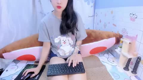 Snapshot of sisi_baby chatting on October 4, 3:37 am julila online show from October 4, 3:37 am