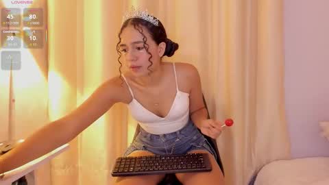 Snapshot of sisi_rosex chatting on January 6, 7:06 pm Shopia online show from January 6, 7:06 pm