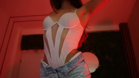 Snapshot of sisi_von_dee chatting on May 19, 7:42 pm Dee online show from May 19, 7:42 pm