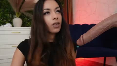Snapshot of sisi_von_dee chatting on June 30, 7:48 pm Dee online show from June 30, 7:48 pm