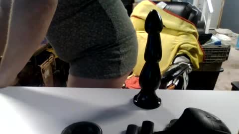 sissifrick online show from June 12, 8:02 am