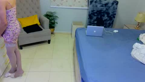 D i f a  Ana Arbeh shemale online show from March 10, 7:13 am