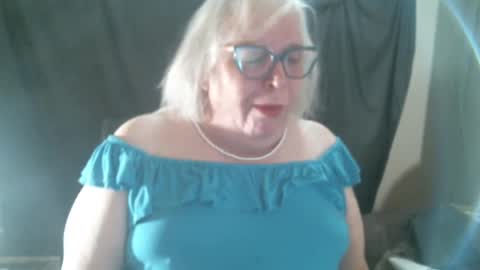 Snapshot of sissydianetx chatting on December 7, 2:13 pm Sissy Diane online show from December 7, 2:13 pm