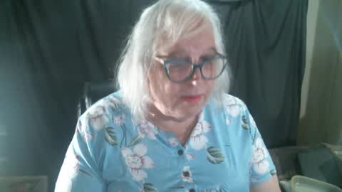 Snapshot of sissydianetx chatting on January 3, 12:33 am Sissy Diane online show from January 3, 12:33 am