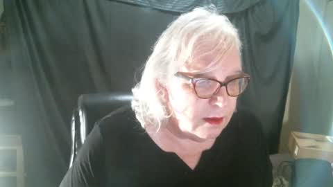 Snapshot of sissydianetx chatting on February 6, 12:43 am Sissy Diane online show from February 6, 12:43 am