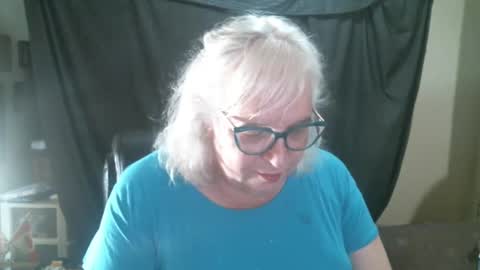 Snapshot of sissydianetx chatting on October 1, 11:33 pm Sissy Diane online show from October 1, 11:33 pm