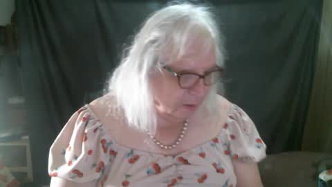 Snapshot of sissydianetx chatting on October 18, 12:39 pm Sissy Diane online show from October 18, 12:39 pm