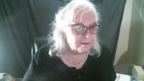 Snapshot of sissydianetx chatting on November 22, 12:42 am Sissy Diane online show from November 22, 12:42 am