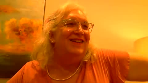 Snapshot of sissydianetx chatting on November 24, 2:22 am Sissy Diane online show from November 24, 2:22 am