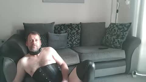 Snapshot of sissyslutboyxxx chatting on November 22, 12:04 pm SafaSlave online show from November 22, 12:04 pm