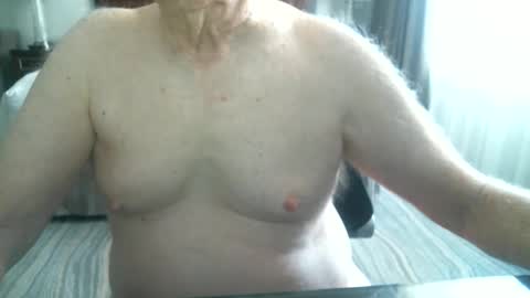 Snapshot of sjbottomboi chatting on June 1, 3:47 pm sjbottomboi online show from June 1, 3:47 pm