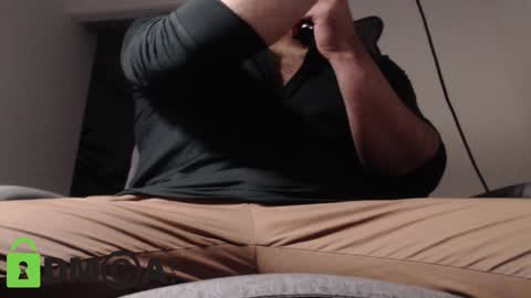 Snapshot of skankhunt9000 chatting on December 2, 4:09 am Your Master MasterD9000 online show from December 2, 4:09 am