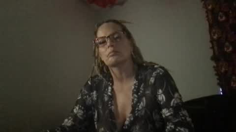 Snapshot of skarfos_babes chatting on December 12, 8:10 pm skarfos_babes online show from December 12, 8:10 pm