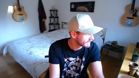 Snapshot of skatejocke chatting on November 17, 11:16 am skatejocke online show from November 17, 11:16 am