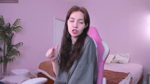 Snapshot of skelerata chatting on October 13, 1:05 am Emily online show from October 13, 1:05 am