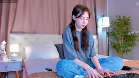 Snapshot of skelerata chatting on October 19, 1:17 am Emily online show from October 19, 1:17 am