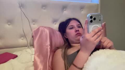 skiimaskabby online show from February 11, 6:51 am