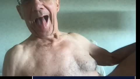 Snapshot of skima48 chatting on October 2, 10:22 am skima48 online show from October 2, 10:22 am