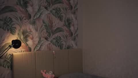 Snapshot of skinny_eve chatting on February 23, 9:59 pm Emily online show from February 23, 9:59 pm