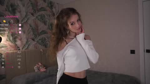 Snapshot of skinny_eve chatting on March 4, 10:16 pm Emily online show from March 4, 10:16 pm