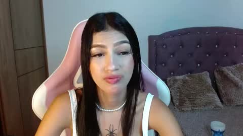 Snapshot of skinny_hailey1 chatting on March 1, 7:26 pm Hailey online show from March 1, 7:26 pm