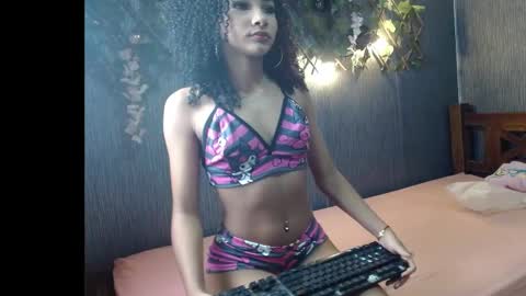 skinny_hot_girls_hard online show from April 2, 2:31 am
