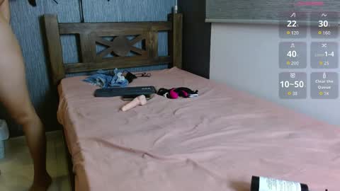 Snapshot of skinny_hot_girls_hard chatting on June 6, 3:33 am skinny_hot_girls_hard online show from June 6, 3:33 am