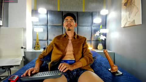 Snapshot of skinny_jean_ chatting on May 19, 8:48 pm skinny jean online show from May 19, 8:48 pm