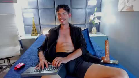 Snapshot of skinny_jean_ chatting on May 23, 8:35 pm skinny jean online show from May 23, 8:35 pm